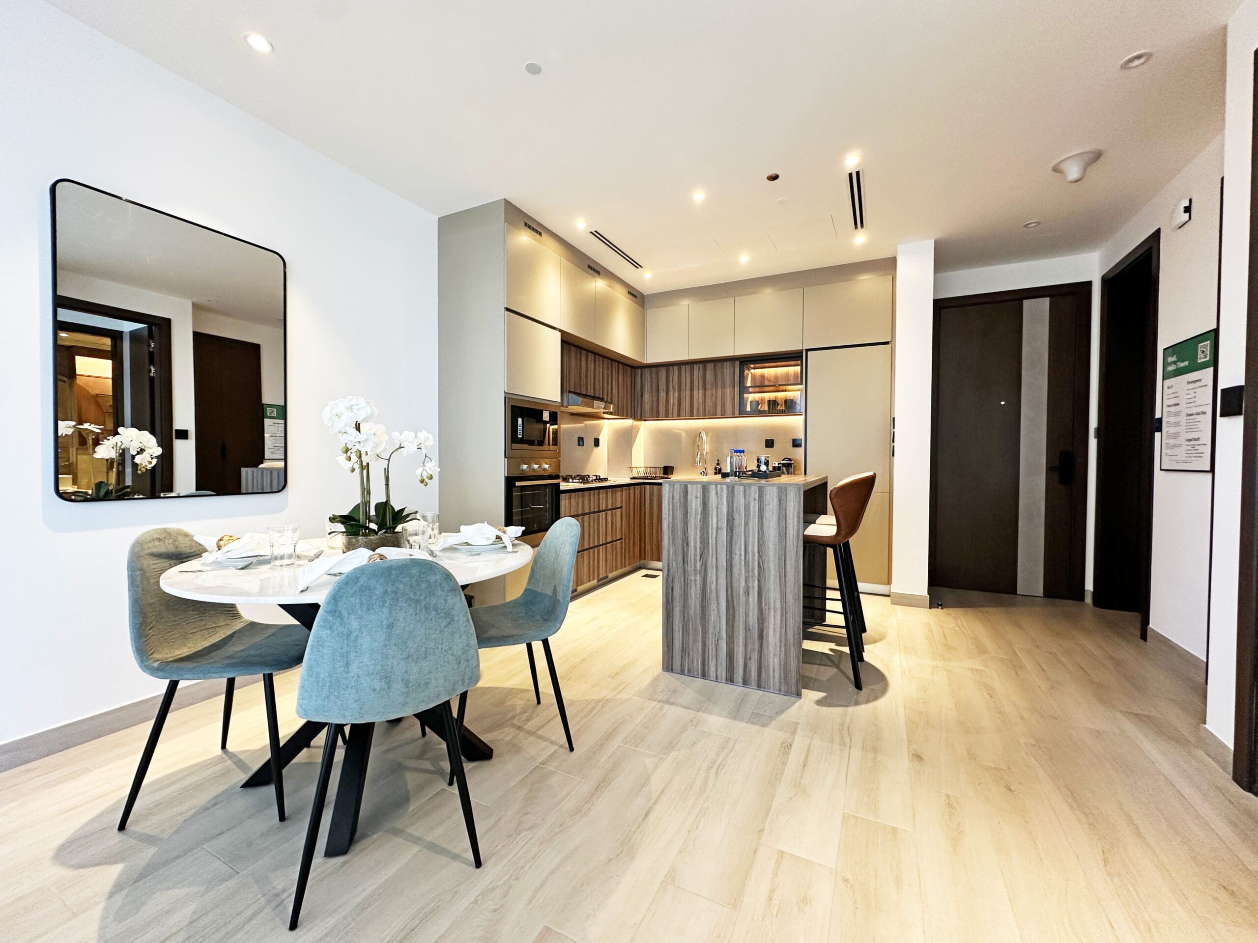Bright dining area and kitchen in a furnished Business Bay apartment, ready to rent.