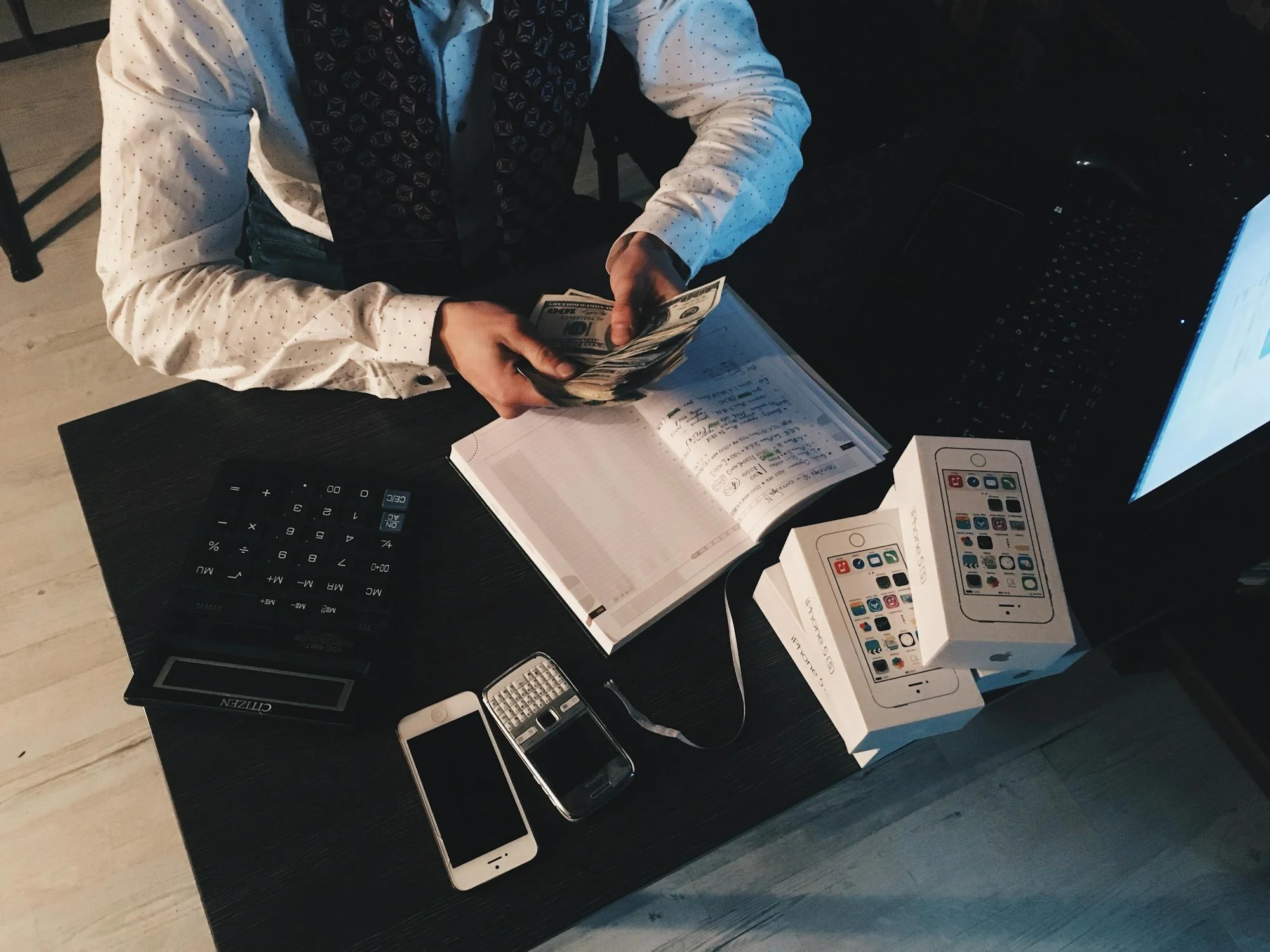 Image showing a man counting money