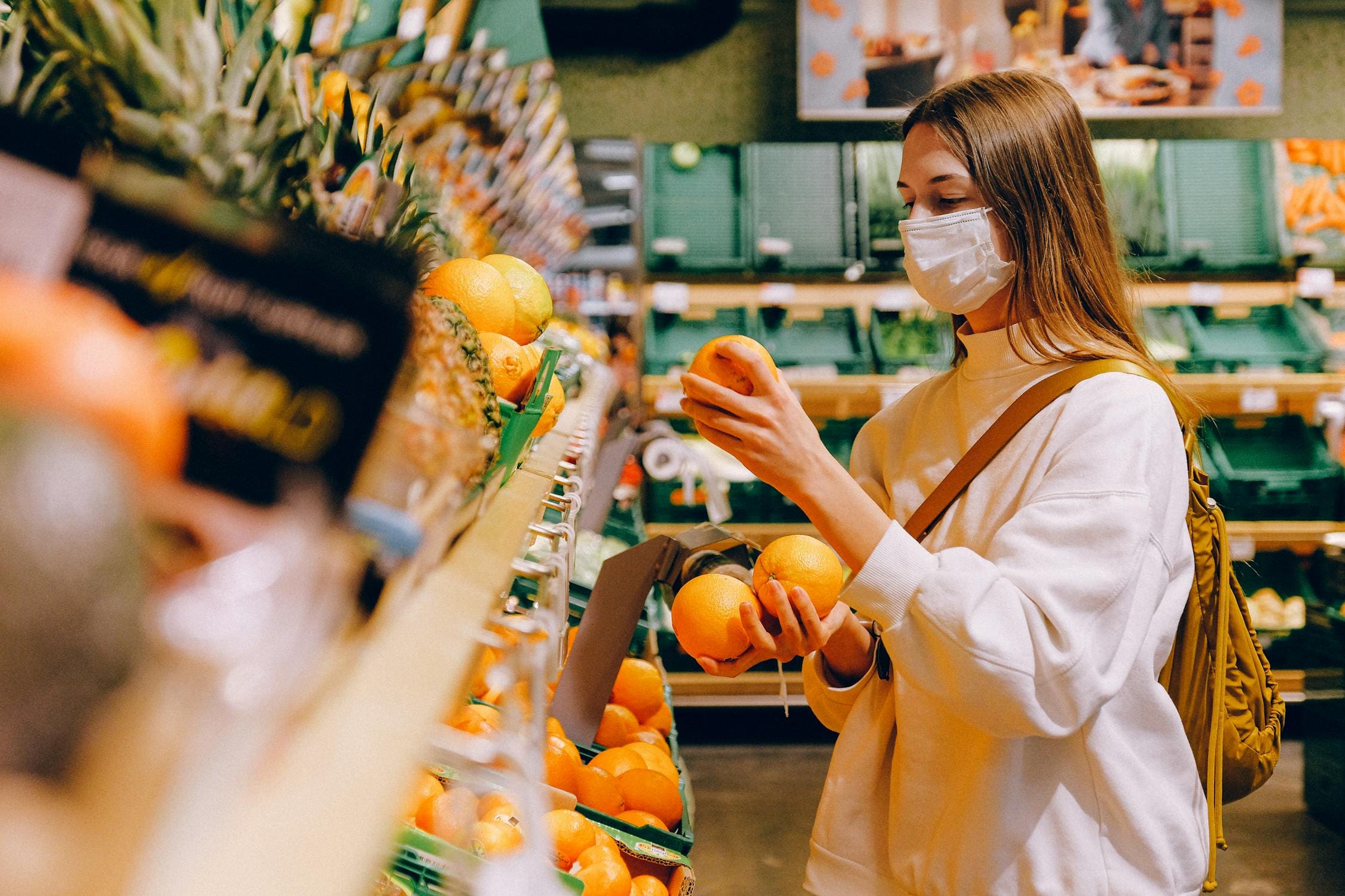 Photo showing a woman shopping in JVC