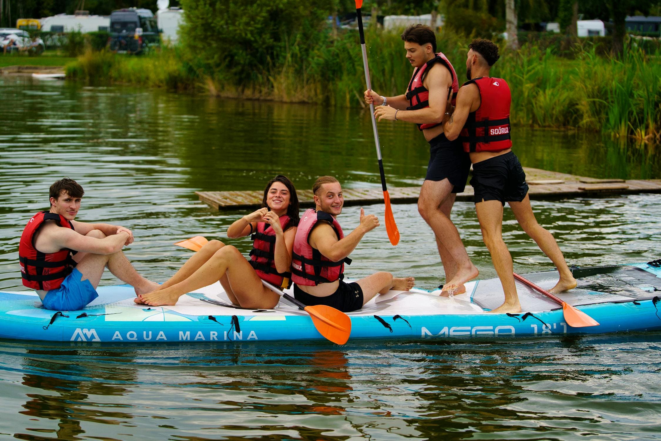 5 friends paddle boarding 