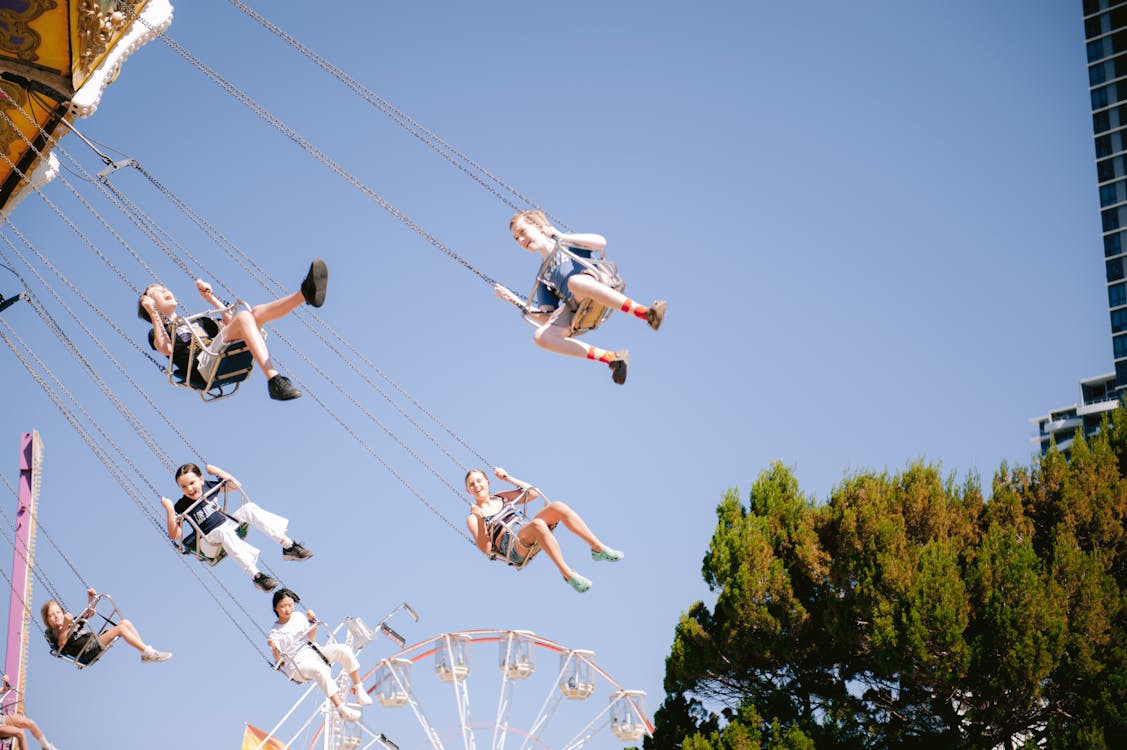 A Photo of kids enjoying the Ain Dubai ride 