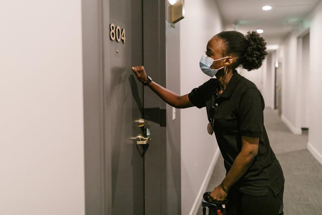 A customer rep at an Airbnb - Homevy and Primestay