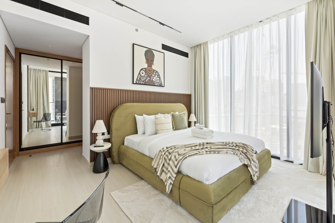 Image showing a well-laid bed in an Airbnb