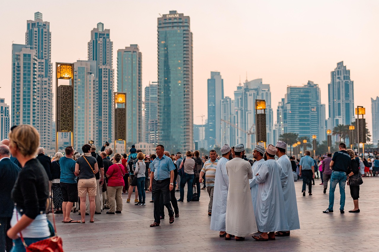 Photo showing people standing in Dubai
