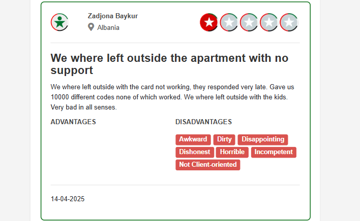 Bad guest review of Deluxe Holiday Homes reporting a failed access card, delayed support and repeated access codes that did not work, leaving guests outside with children.